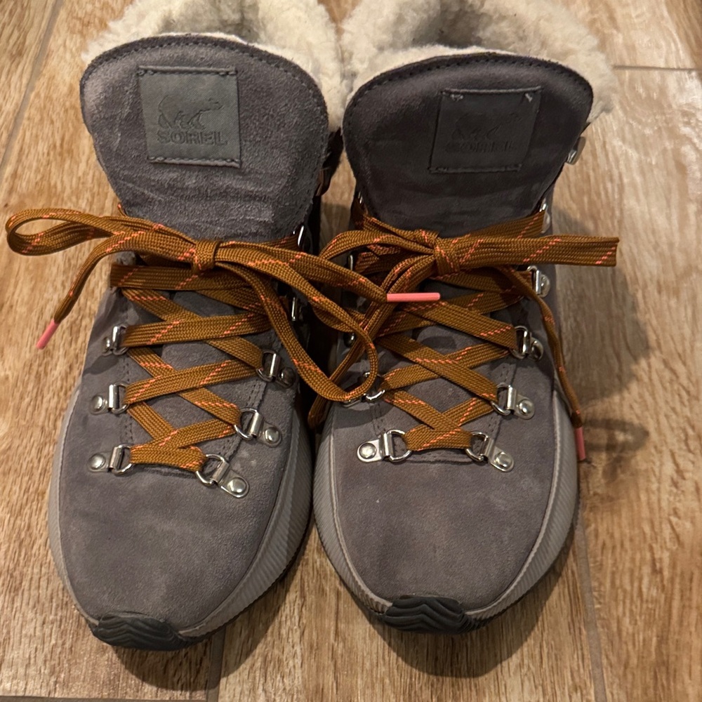 Sorel Women’s Gray Boots with Orange Laces